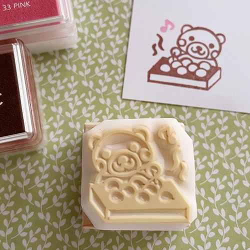 たこ焼きを焼くクマの消しゴムはんこ（持ち手つき） はんこ・スタンプ 