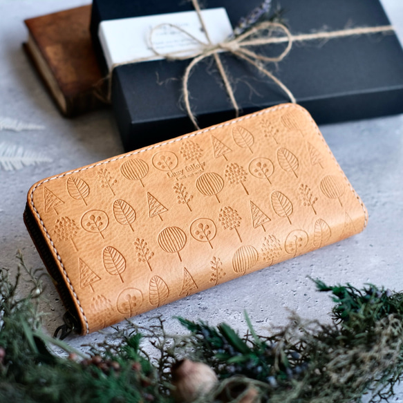 本革 通帳も入る 北欧柄の おしゃれ ラウンドファスナー長財布 手縫い