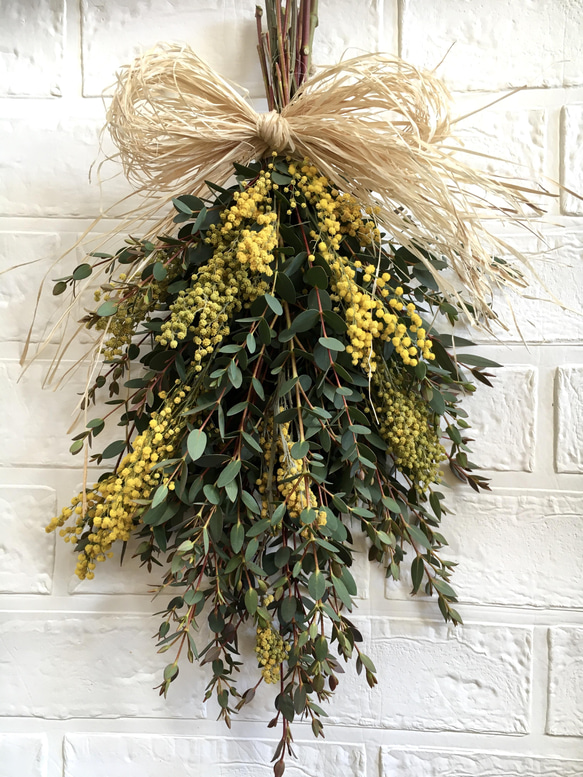 ミモザ ・ミランドールとユーカリのスワッグ リース 華屋  