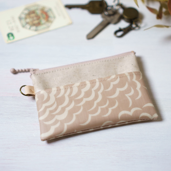 カードポーチ Puff（パフ）グレイッシュピンク×アイボリー　リバティラミネート生地 1枚目の画像