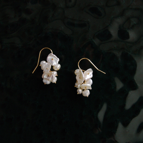fusa : hira &amp; keshi Pearl (earring) 花瓣珍珠芥末色珍珠耳環 第1張的照片