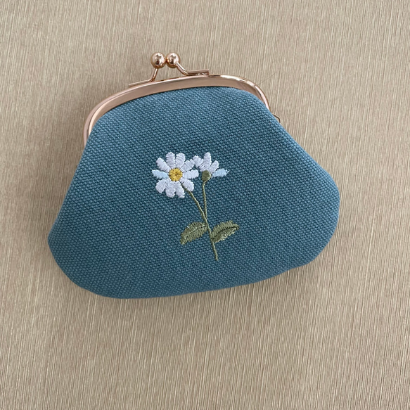 （両面刺繍）刺繡がまぐち　マーガレット　ウオッシュ帆布8号 2枚目の画像