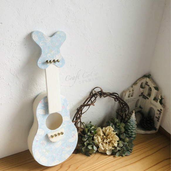 おもちゃのギター　スワン　水色（対象年齢　３才～） 2枚目の画像