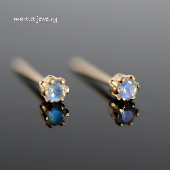 14kgf ロイヤルブルー ムーンストーン(2mm/6本爪)天然石ピアス 6月誕生石 3枚目の画像