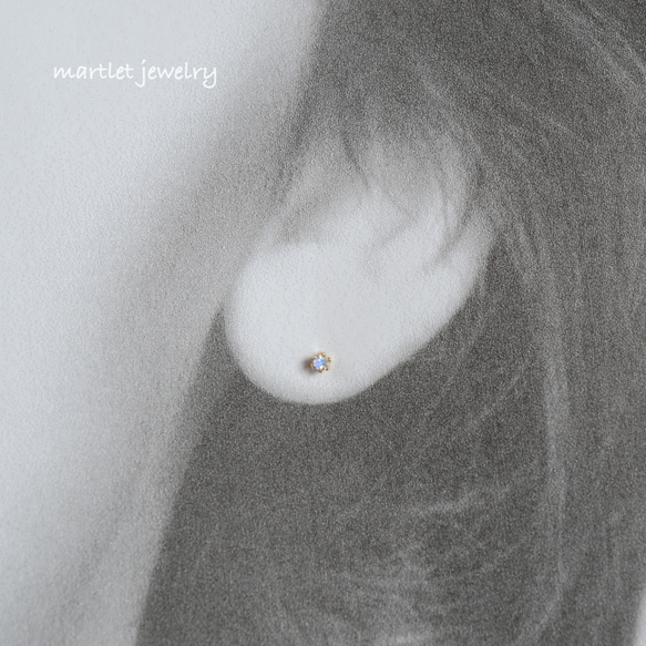 14kgf ロイヤルブルー ムーンストーン(2mm/6本爪)天然石ピアス 6月誕生石 11枚目の画像