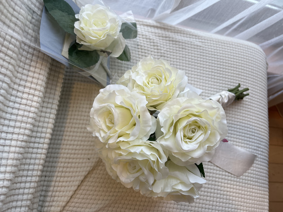 ふわふわブーケ純白の白い薔薇 3枚目の画像