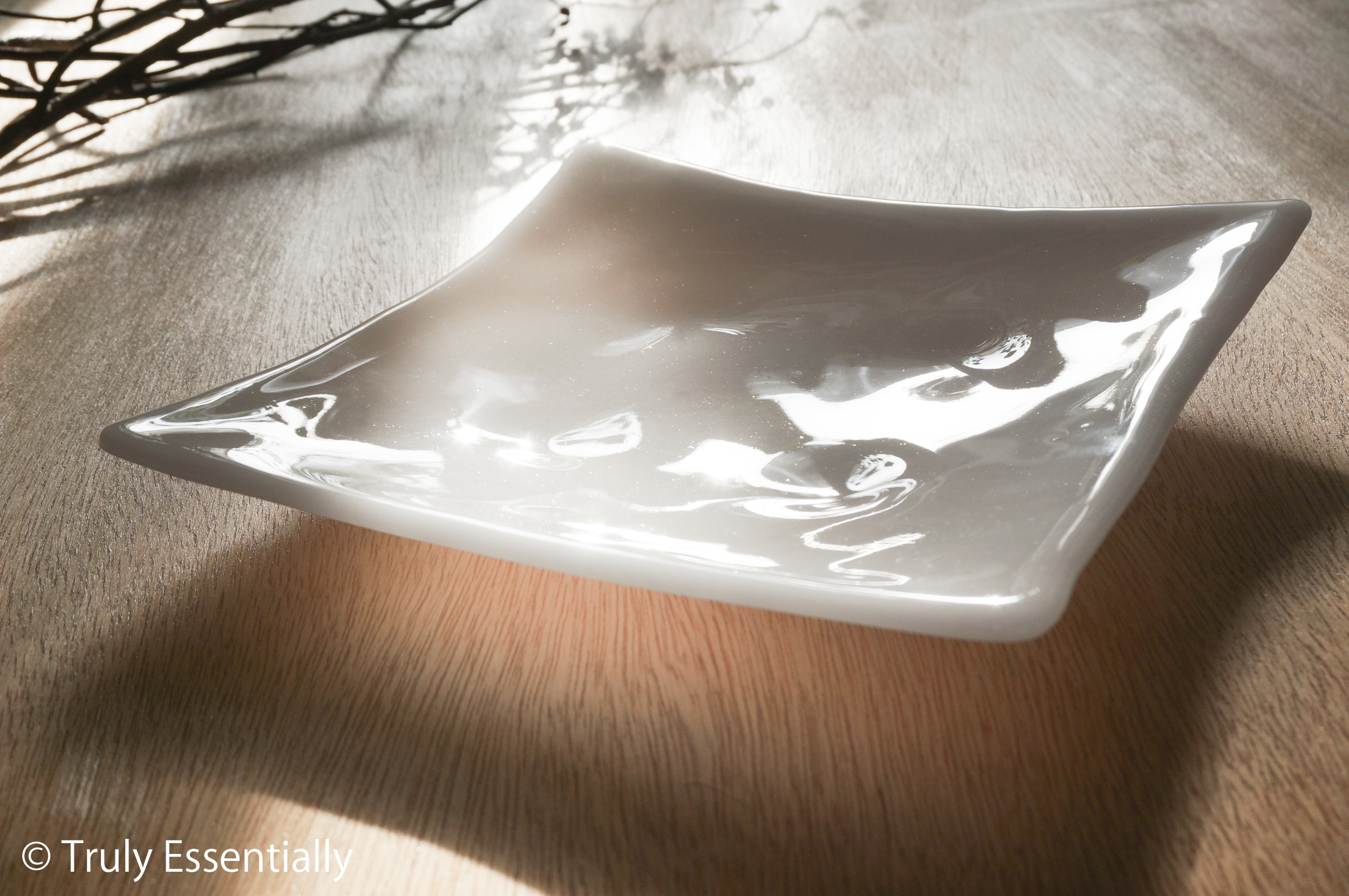 白色ガラスの器 -「 KAZEの肌 」● 21.5cm ・光沢