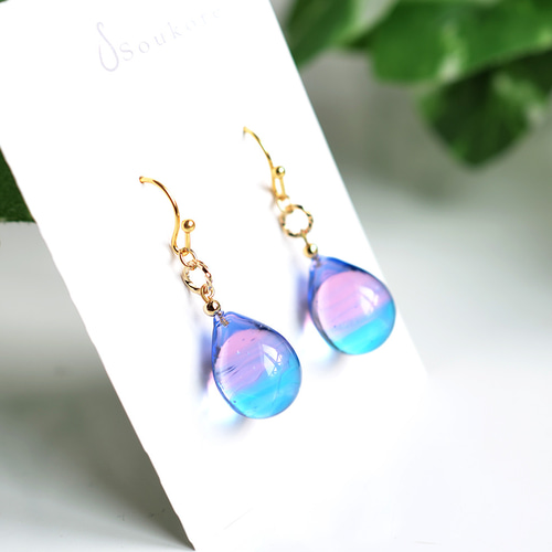 ピンクブルーピアス＊イヤリング＊ゴールド ピアス（フック・チェーン