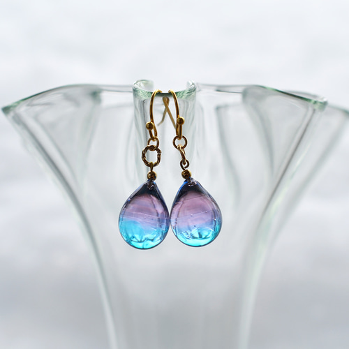 ピンクブルーピアス＊イヤリング＊ゴールド ピアス（フック・チェーン