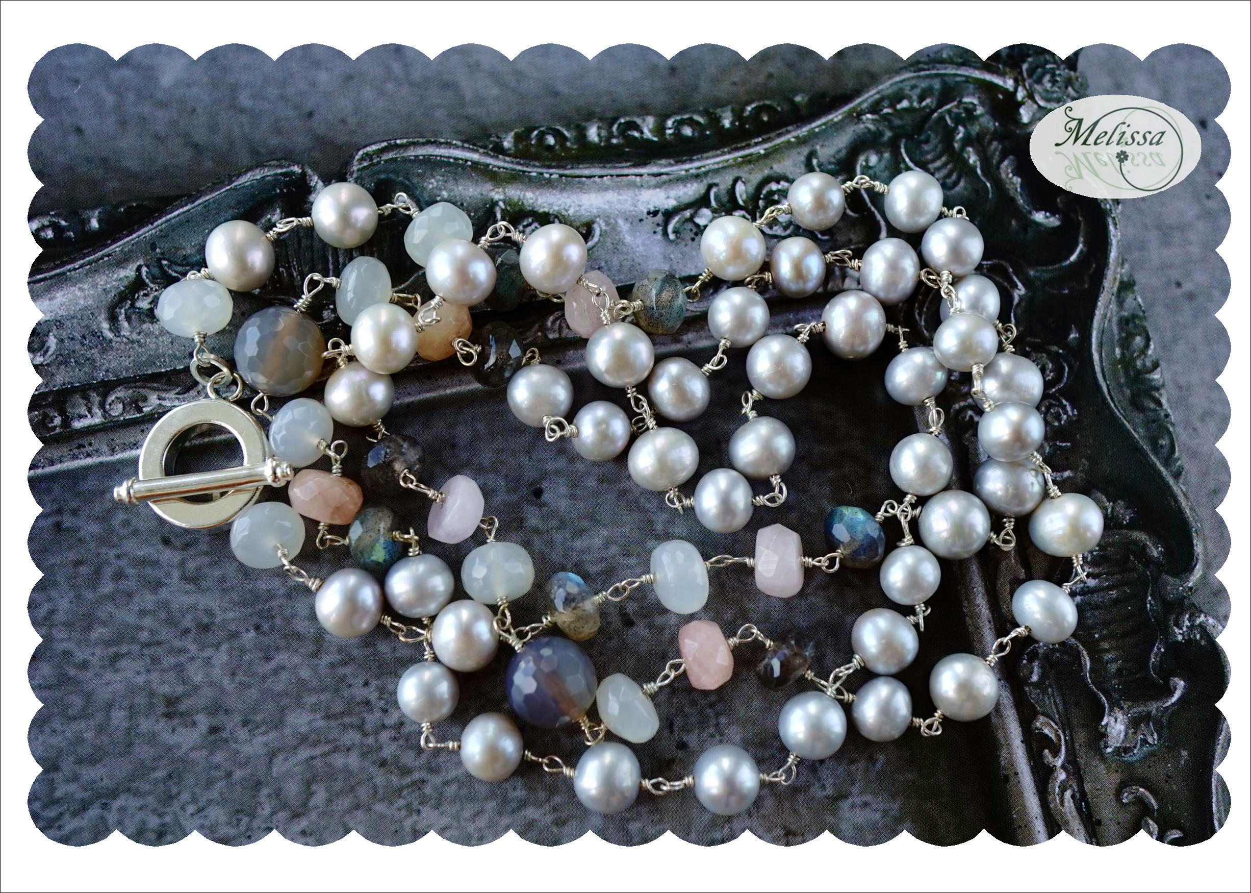 淡水パールと天然石のロングワイヤーネックレス