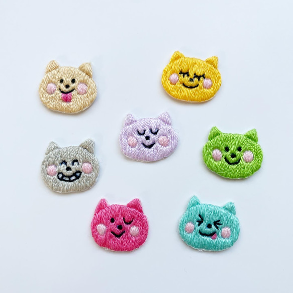 カラフル猫ちゃんの手刺繍アイロンワッペン 2枚目の画像