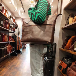 英國設計牛皮包 Valise Tote Brown II 第11張的照片