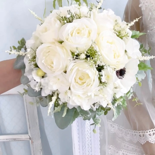 ホワイトブーケ・トレンドアネモネとローズとアジサイと（ブトニア付き