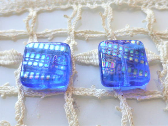 青スクエアチェック　チェコビーズCzcech Glass Beads２個 1枚目の画像