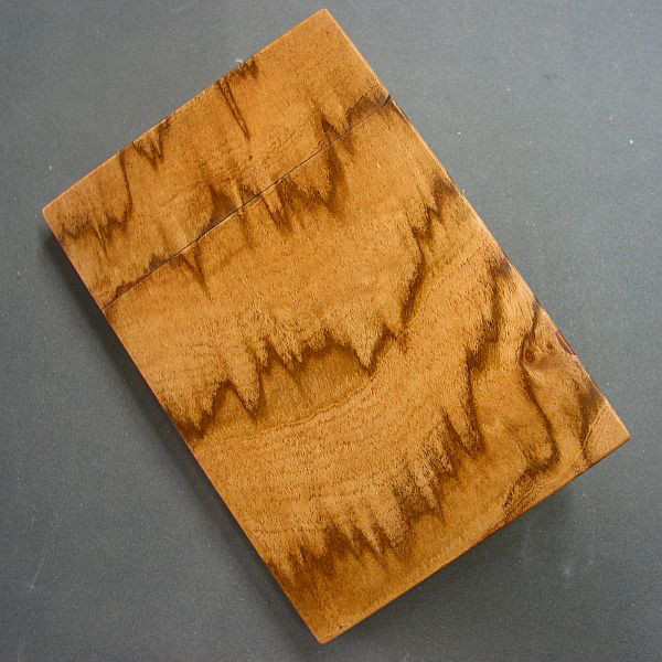 国花【桜】の温もりを手に　染井吉野の木製名刺入れ【即日発送】