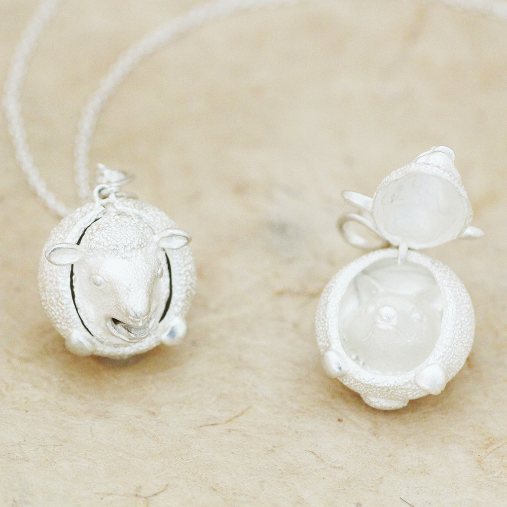 ヒツジのシルバーペンダント/皮をかぶった…