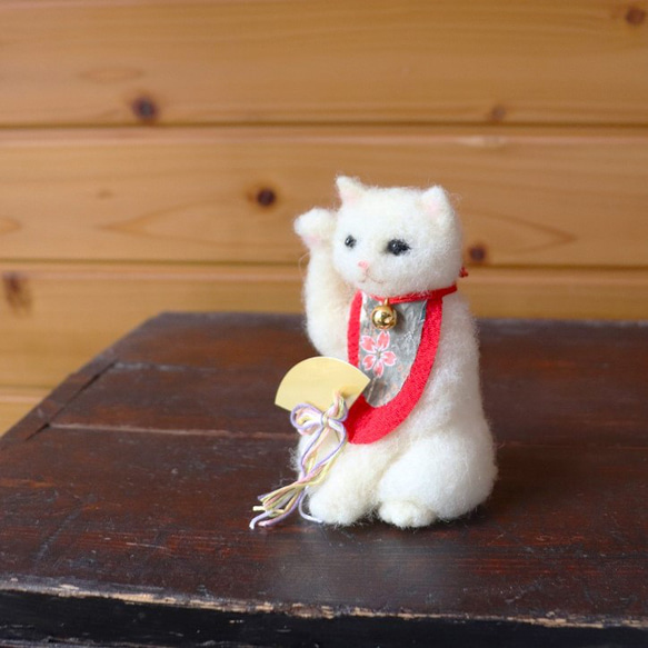 羊毛◆招き猫◆しろ扇　箱入り　13cm 8枚目の画像