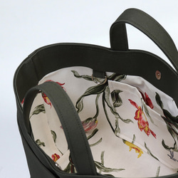 北欧デザインが目を引くキャンバスバッグ、シップトート。北欧×富士金梅 グレイッシュカーキの帆布トートバッグ 4枚目の画像