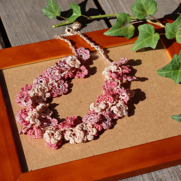 OYA crochet necklace [Bijou MARY] Very Berry, Strawberry 第2張的照片