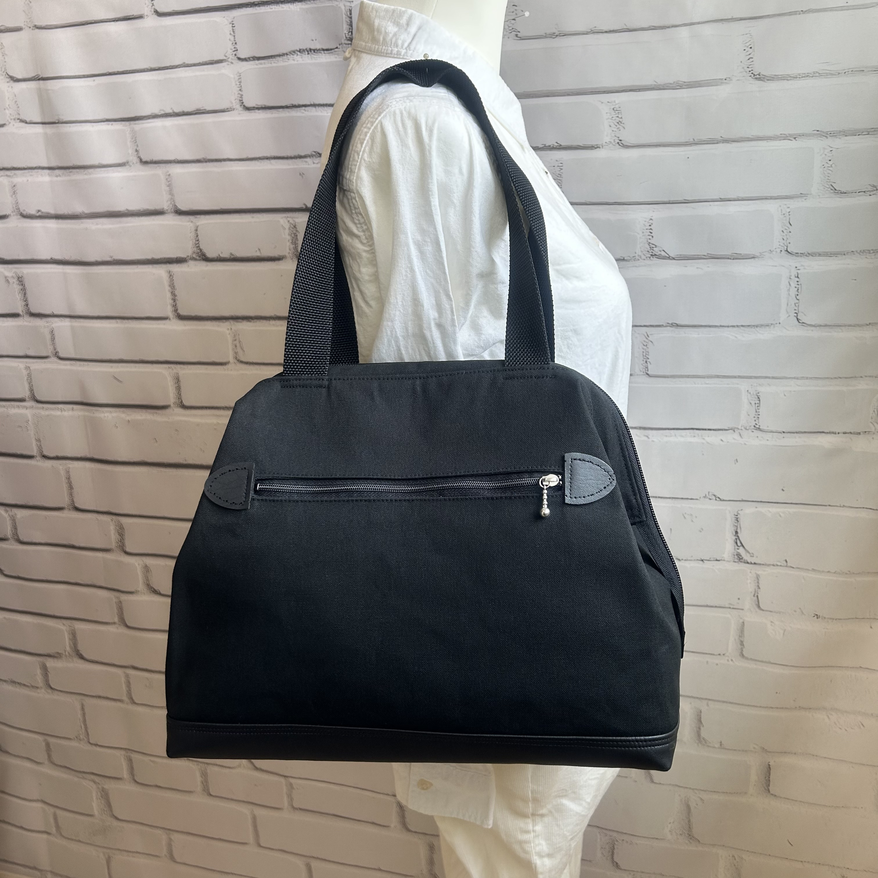 パカっと開く 両開きファスナー開閉 ボストンバッグ ショルダーバック　旅行バック　肩掛け可能　帆布　黒　色変更可能