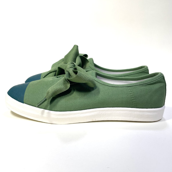 大絲帶雙色一腳蹬運動鞋（暗綠x深綠）23.0cm~25.0cm 第4張的照片