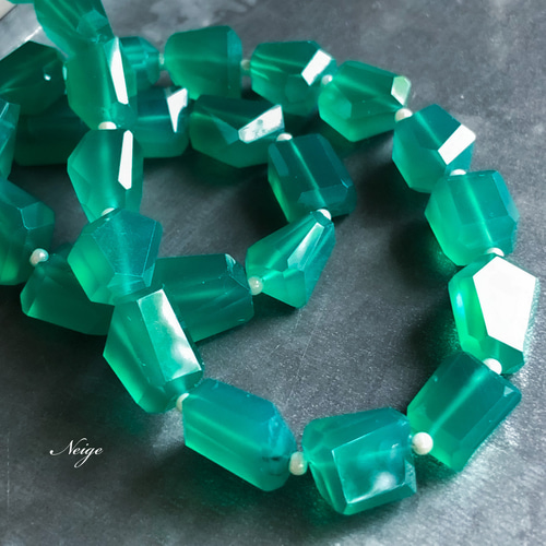 宝石質 グリーンオニキスAAA タンブルカット 天然石 Neige