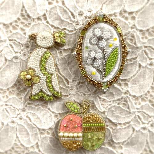 鳥 ビーズ刺繍ブローチ ブローチ Miruteka 通販 5349533｜Creema