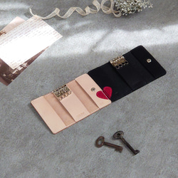 《特集掲載》【イニシャル刻印サービス】結婚祝・記念日に! 赤ハート4連ペアキーケース【黒・生成り】※袋ラッピング無料 8枚目の画像