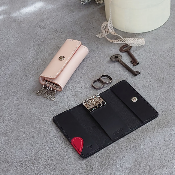 《特集掲載》【イニシャル刻印サービス】結婚祝・記念日に! 赤ハート4連ペアキーケース【黒・生成り】※袋ラッピング無料 11枚目の画像