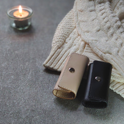 《特集掲載》【イニシャル刻印サービス】結婚祝・記念日に! 赤ハート4連ペアキーケース【黒・生成り】※袋ラッピング無料 6枚目の画像