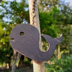 手作り木製キーホルダー【ファニークジラ】 2枚目の画像