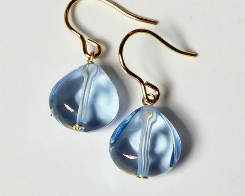 石言葉「ピュアな自分に戻る」ブルークォーツピアス マロンカット