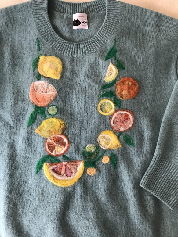 受注制作　お絵描き刺繍　大: お手持ちのニットに羊毛で刺繍をいたします。（中サイズ2つもこちらです。) 10枚目の画像