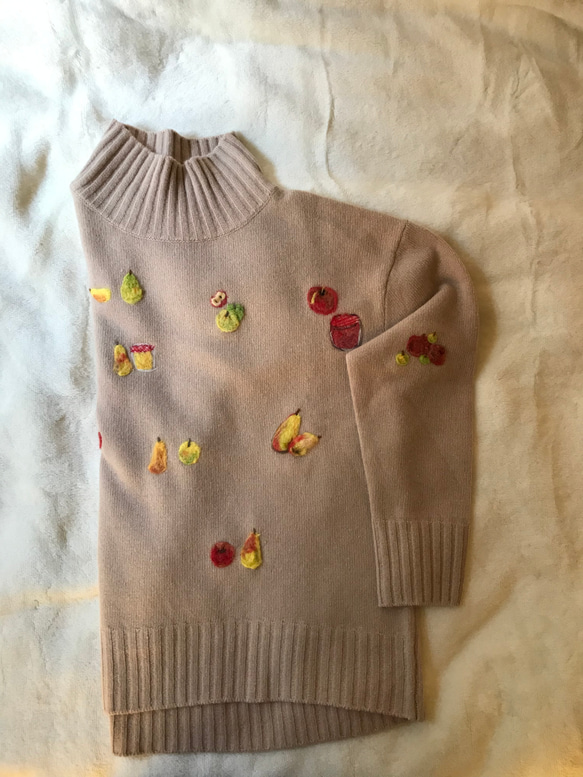 受注制作　お絵描き刺繍　大: お手持ちのニットに羊毛で刺繍をいたします。（中サイズ2つもこちらです。) 12枚目の画像