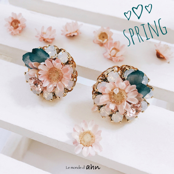 【華やかな】Spring❤︎ドライフラワースワロフスキービジューピアス/イヤリング 1枚目の画像