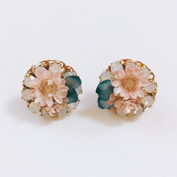 【華やかな】Spring❤︎ドライフラワースワロフスキービジューピアス/イヤリング 2枚目の画像