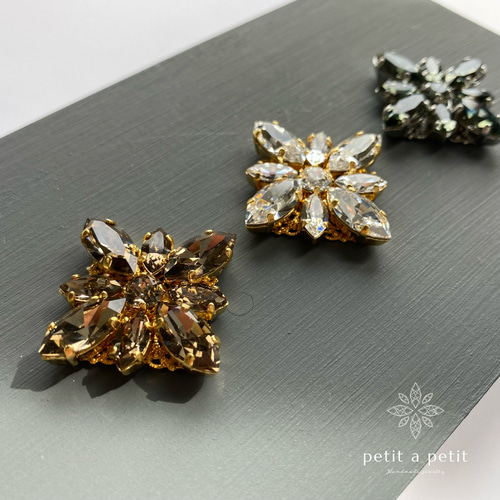 スワロフスキー®︎ ブローチ(L) clématite グリーン&ホワイト