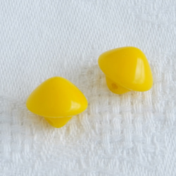(2個) 11mm チェコ製 ヴィンテージガラスボタン　黄色 2枚目の画像