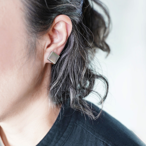 ピアス　No.5157 アウターコンクにオススメ・2連フラワーの軟骨ピアス│K10金