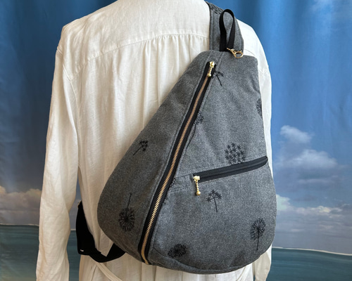 お値下げ。ハンティングワード　ショルダーバック限定品　刺繍肩紐。 お値下げ。ハンティングワード ショルダーバック限定品 刺繍肩紐。