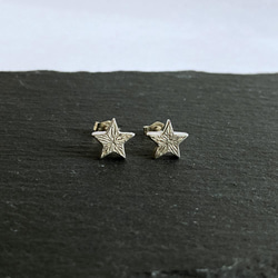 凛と輝く1つ星ピアス【star pierce(sv)】 4枚目の画像