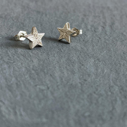 凛と輝く1つ星ピアス【star pierce(sv)】 6枚目の画像