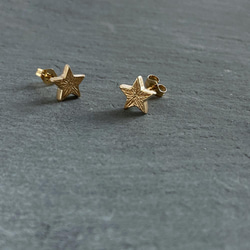 凛と輝く1つ星ピアス【star pierce(gd)】 6枚目の画像