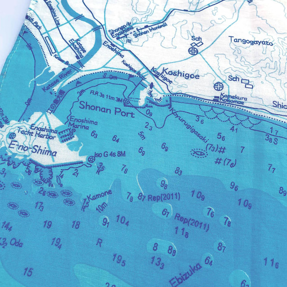 大好きな海を身に着けよう。マップスカーフ　江の島・逗子・葉山・長者が崎海図 『晴れやかブルー2024』 3枚目の画像