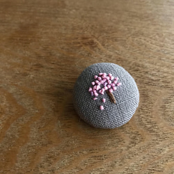 サクラ_刺繍ブローチ_麻 3枚目の画像