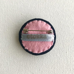 サクラ_刺繍ブローチ_紺 4枚目の画像