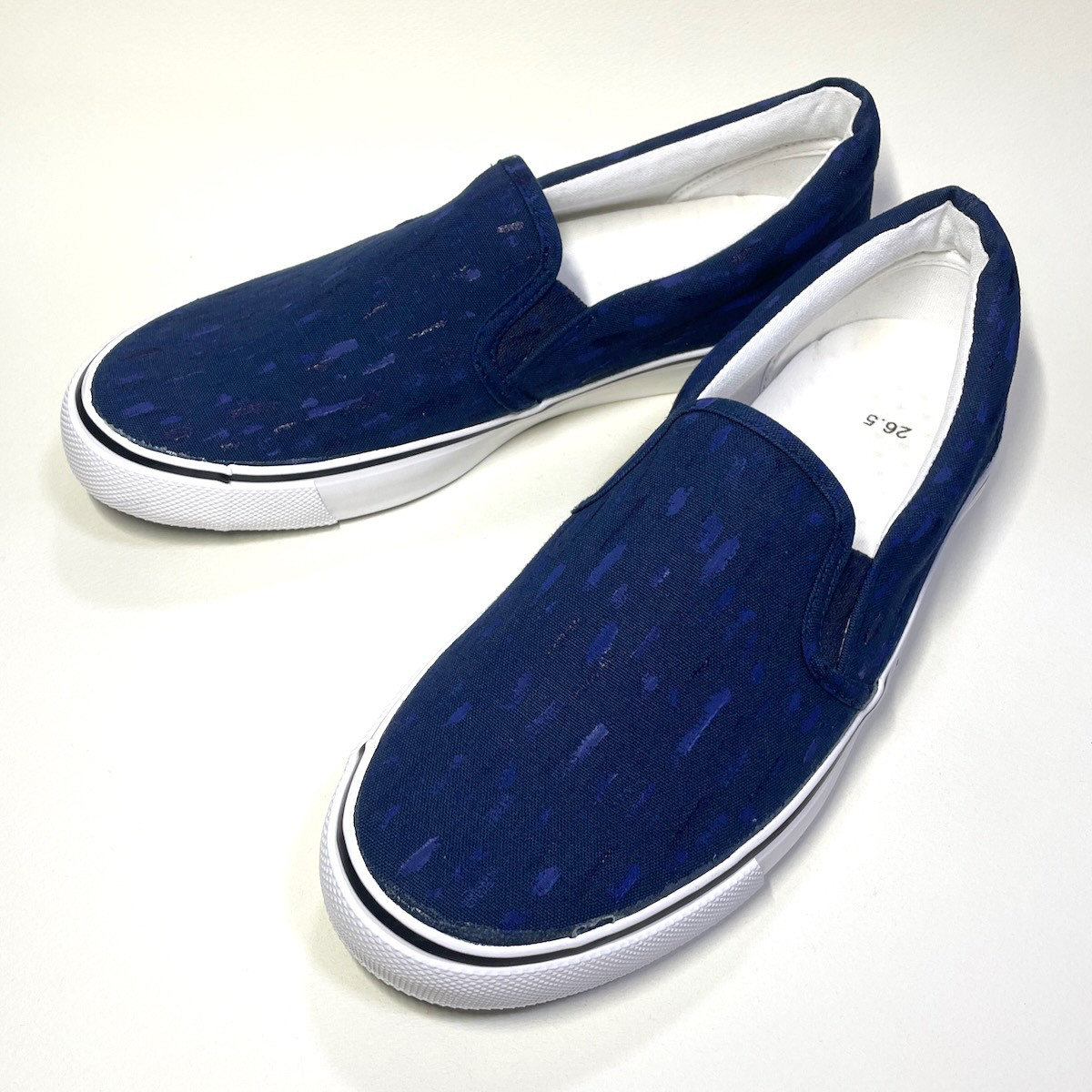 4色の雨色が美しいネイビーブルーのスリッポン (ユニセックス 22.0〜29.0cm) 撥水ver.