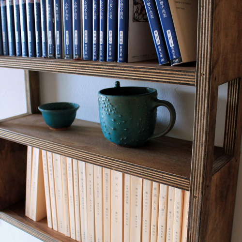 壁に付ける隙間のある文庫本棚 本棚・絵本棚・マガジンラック