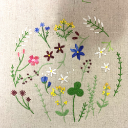 野の花刺繍のバケツトートバック 4枚目の画像