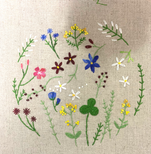 野の花刺繍のバケツトートバック 4枚目の画像